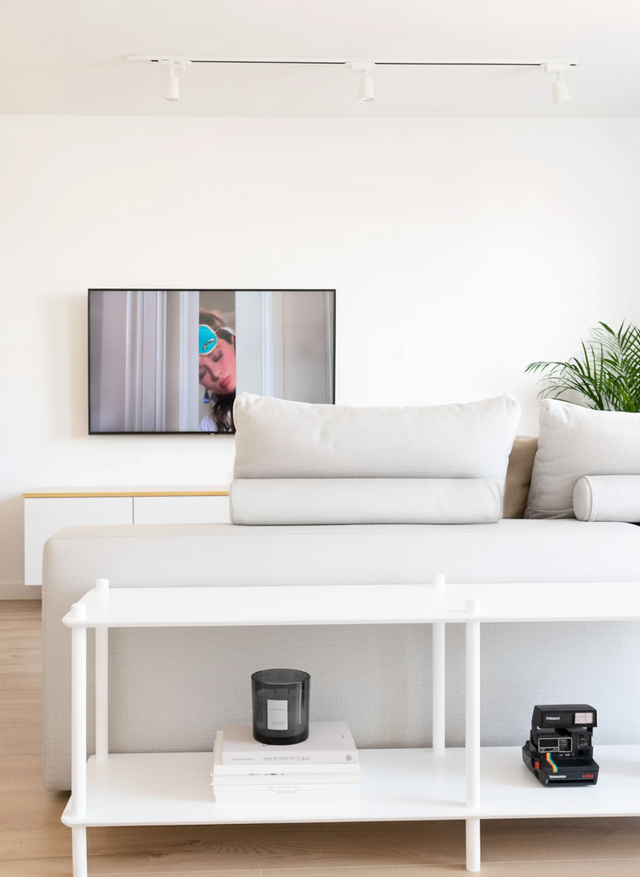 Guía comparativa muebles TV grandes: cómo elegir entre 200 y 240 cm