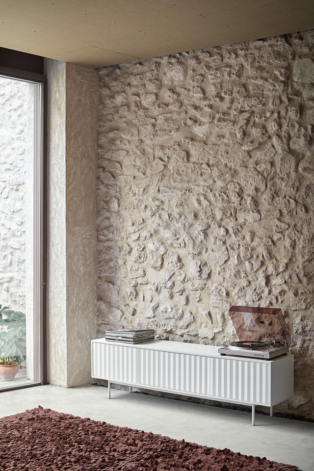 Mueble TV Sierra 180 en ambiente de estilo nórdico