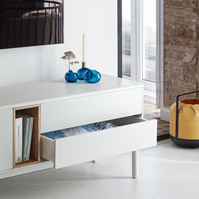 Mueble TV Corvo 180 Crema con acabado crema en ambiente de estilo nórdico