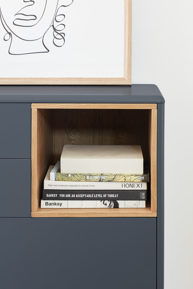 Cómoda Corvo 90 Gris Antracita con acabado gris vista principal de estilo nórdico