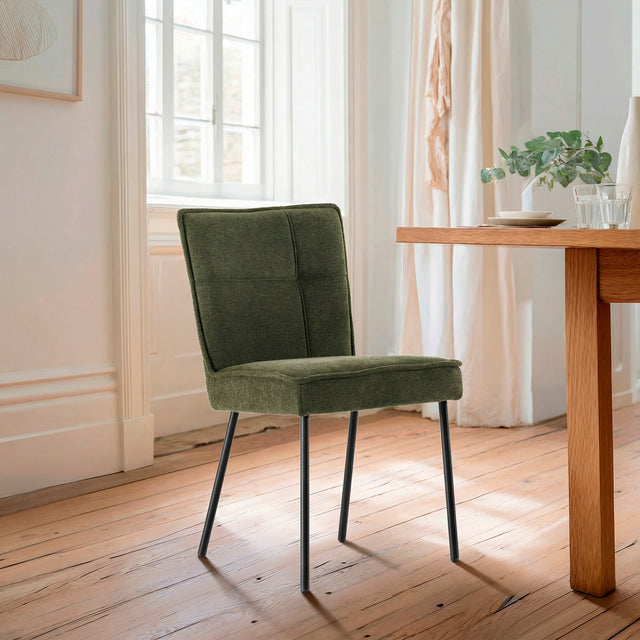Silla de comedor Vesta Verde, en ambiente de comedor
