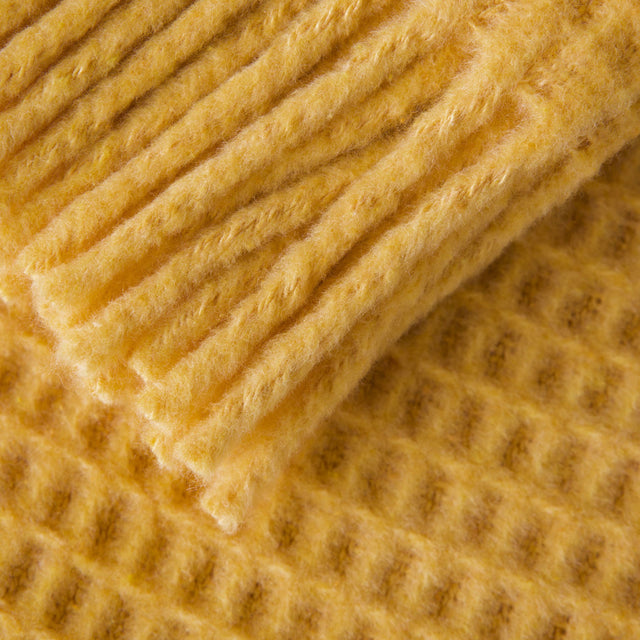 Mueble Manta Basics Waffle Mostaza en ambiente de estilo nórdico