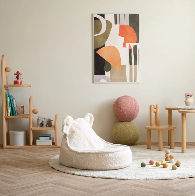 Mueble Puf Infantil Osito de Borreguillo Blanco Crema con acabado blanco, acabado crema en ambiente de estilo nórdico
