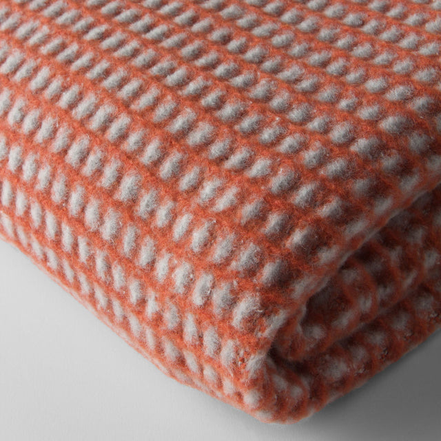 Mueble Manta Uniwaffle Terracota en ambiente de estilo nórdico