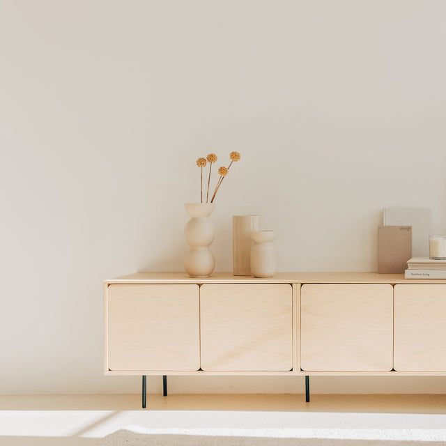 Mueble TV Penxat 240 Natural - 6 puertas con estructura metálica vista frontal para salón de estilo nórdico