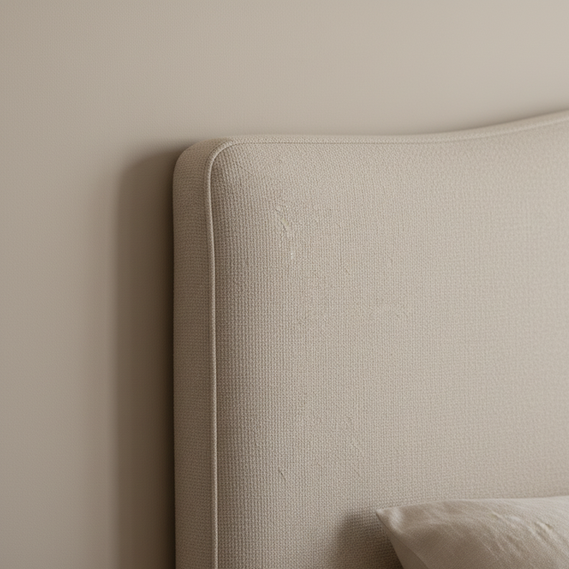 Mueble de diseño en madera natural en espacio de estilo nórdico