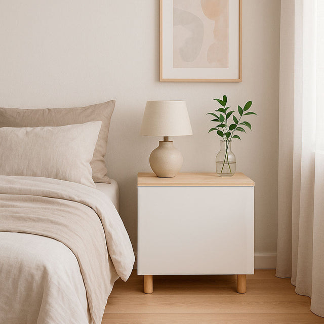 Mueble de diseño en madera natural en espacio de estilo nórdico