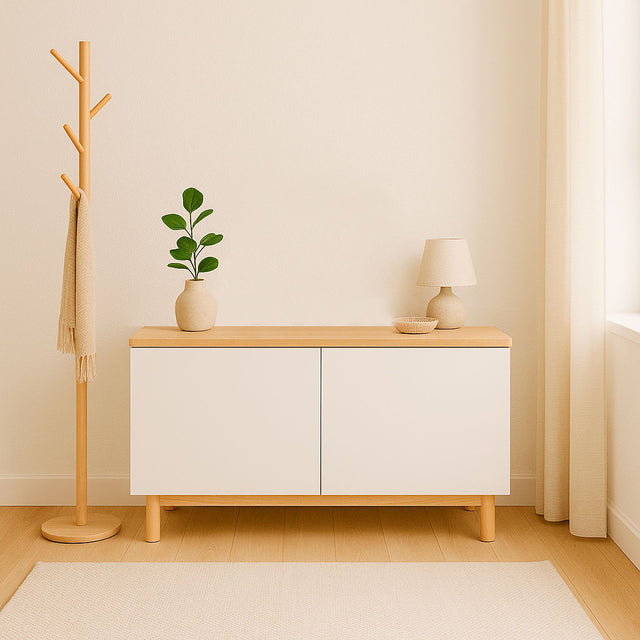 Mueble de diseño en madera natural en espacio de estilo nórdico