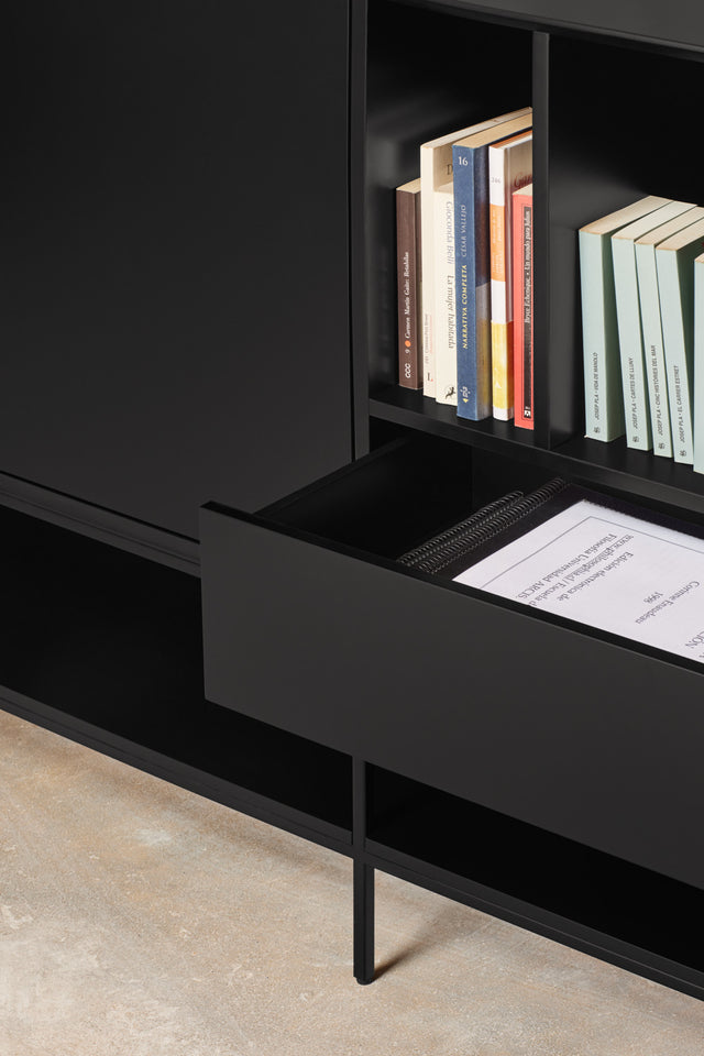 Aparador Platt 220 Negro con acabado negro, acabado gris detalle de estilo nórdico