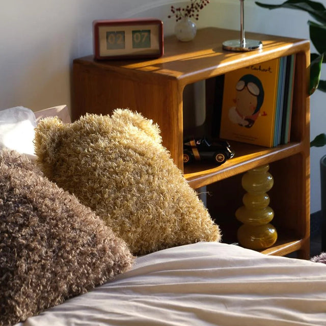 Mueble Cojín Osito de Peluche Amarillo en ambiente de estilo nórdico