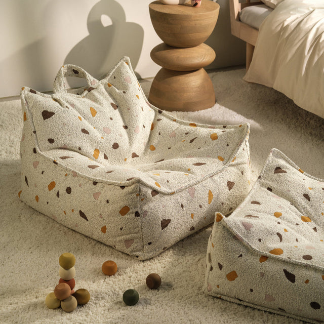 Mueble Puf Infantil Sugar Terrazo con mármol vista principal de estilo nórdico