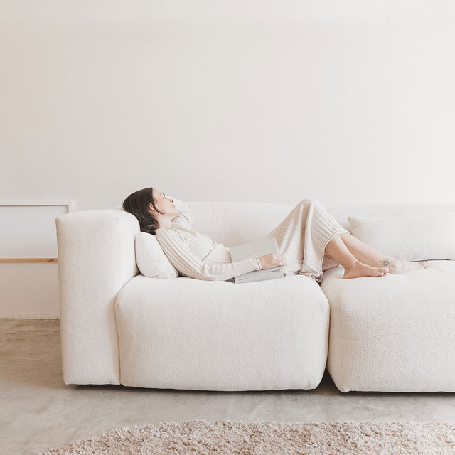 Sofá Modular Nido con acabado blanco en ambiente de estilo nórdico