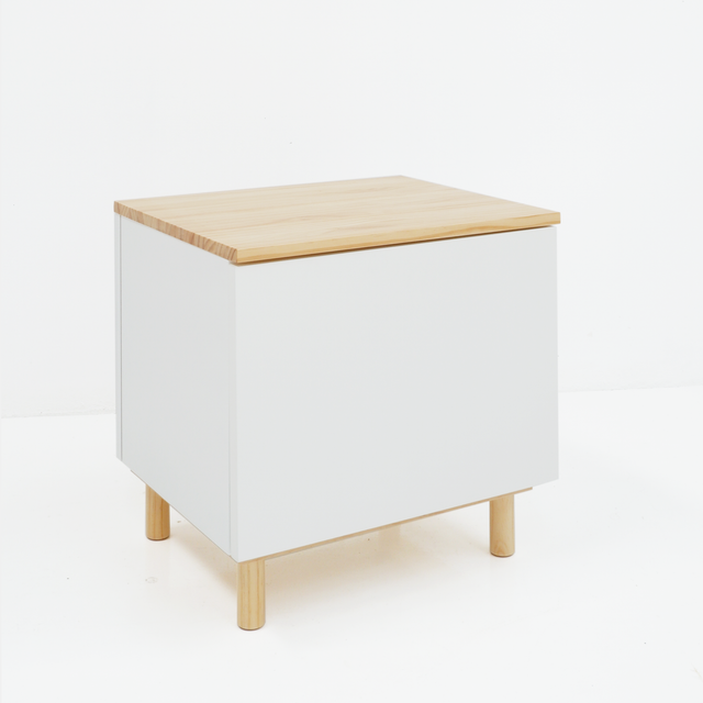 Mueble de diseño en madera natural en espacio de estilo nórdico