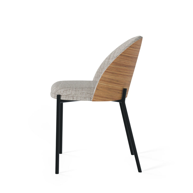 Silla Tapizada Casandra Taupe en ambiente de estilo nórdico