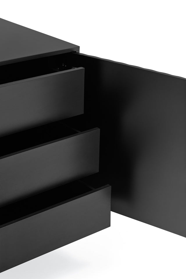 Aparador Sierra 210 Negro con acabado negro en ambiente de estilo nórdico