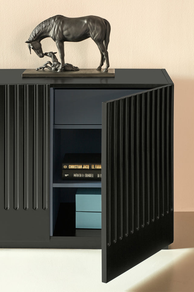 Aparador Doric 198 Negro con acabado negro en ambiente de estilo nórdico