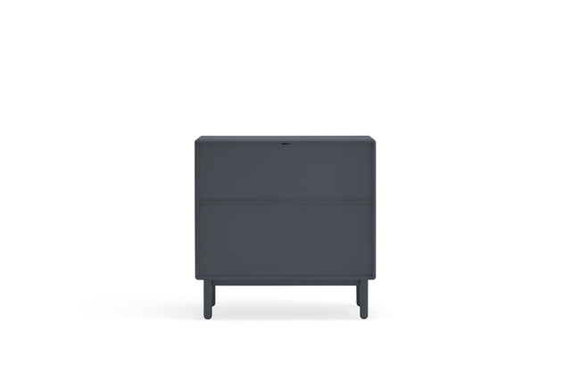 Cómoda Corvo 90 Gris Antracita con acabado gris en ambiente de estilo nórdico
