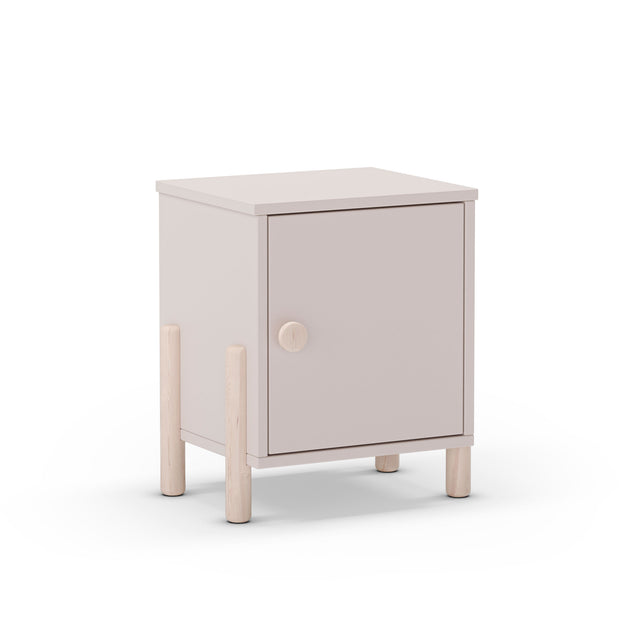 Mesita de Noche Infantil Lily 30 Crema & Pino con acabado crema en ambiente de estilo nórdico