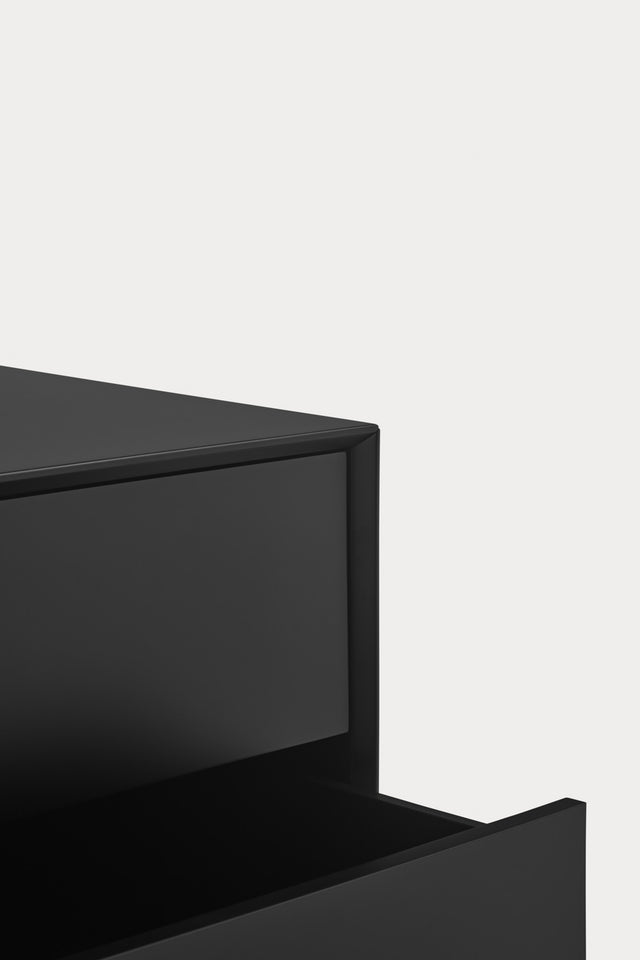 Mueble TV Platt 220 Negro con acabado negro en ambiente de estilo nórdico