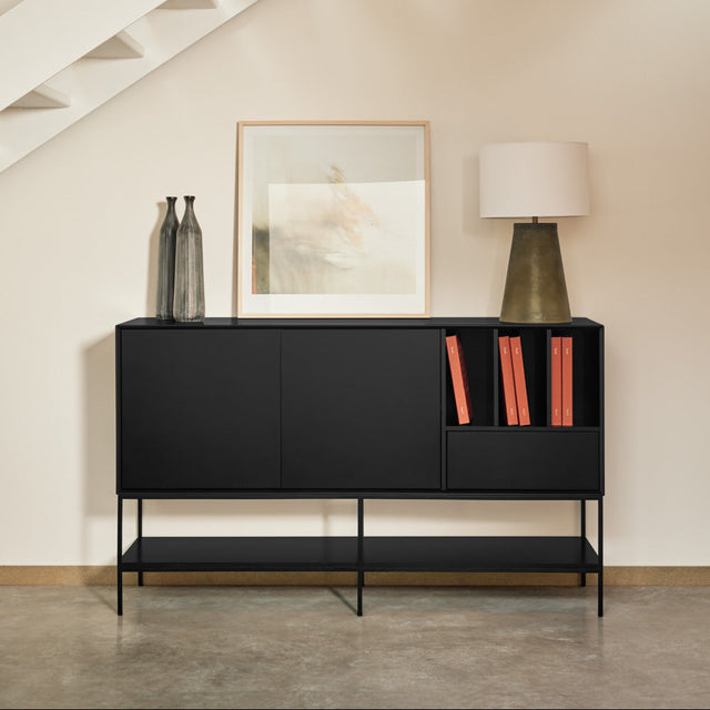 Aparador Platt 166 Negro con acabado negro en ambiente de estilo nórdico
