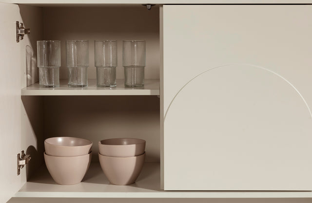 Aparador Solei 180 cm Crema, vista lateral derecha desde otro ángulo