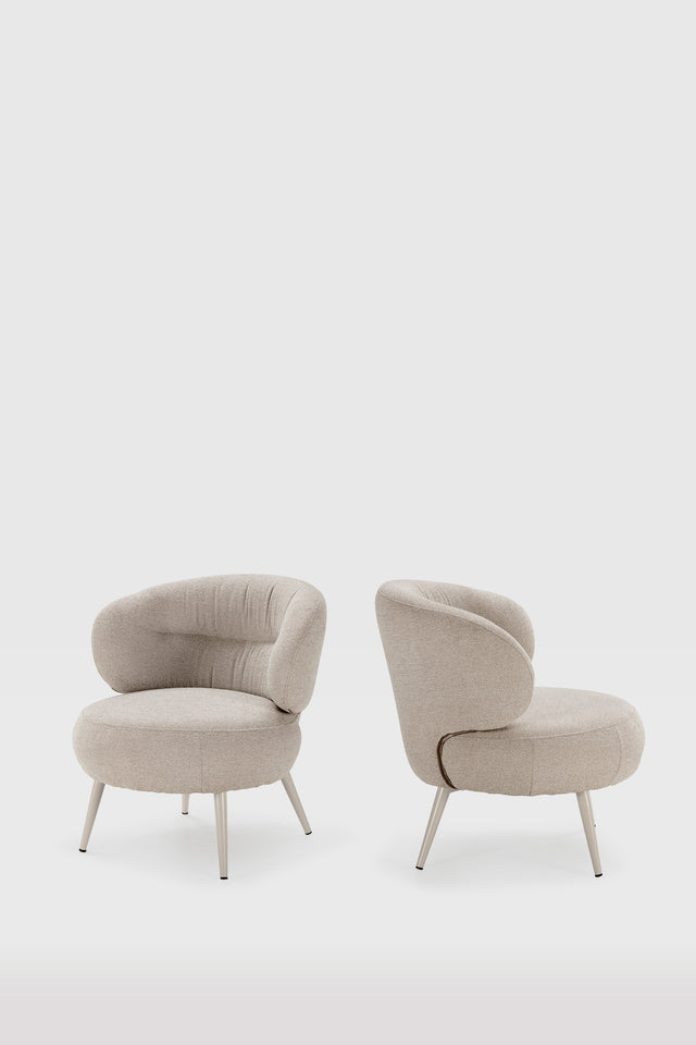 Sillón Liva Beige, en ambiente de salón desde otro ángulo