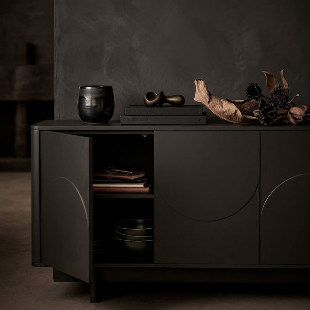 Aparador Solei 180 cm Negro, en ambiente de salón