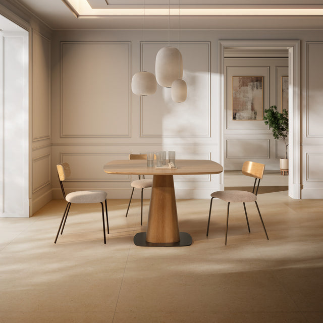 Mesa de comedor cuadrada Etel 120 cm Roble, en ambiente de comedor desde otro ángulo