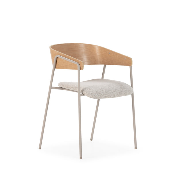 Silla de comedor Cora Beige y respaldo de roble y patas metálicas grises 2, vista lateral izquierda
