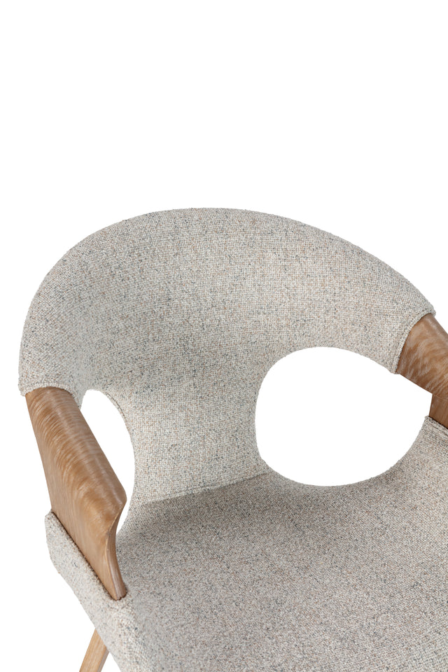 Silla de comedor Elif Beige y roble lavado, vista lateral derecha desde otro ángulo
