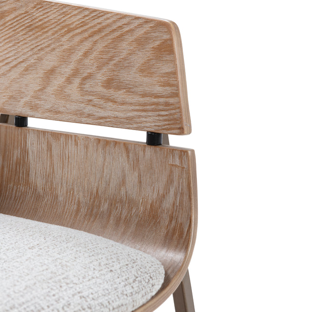 Silla de comedor Naia Beige y roble lavado y patas metálicas, vista lateral derecha desde otro ángulo