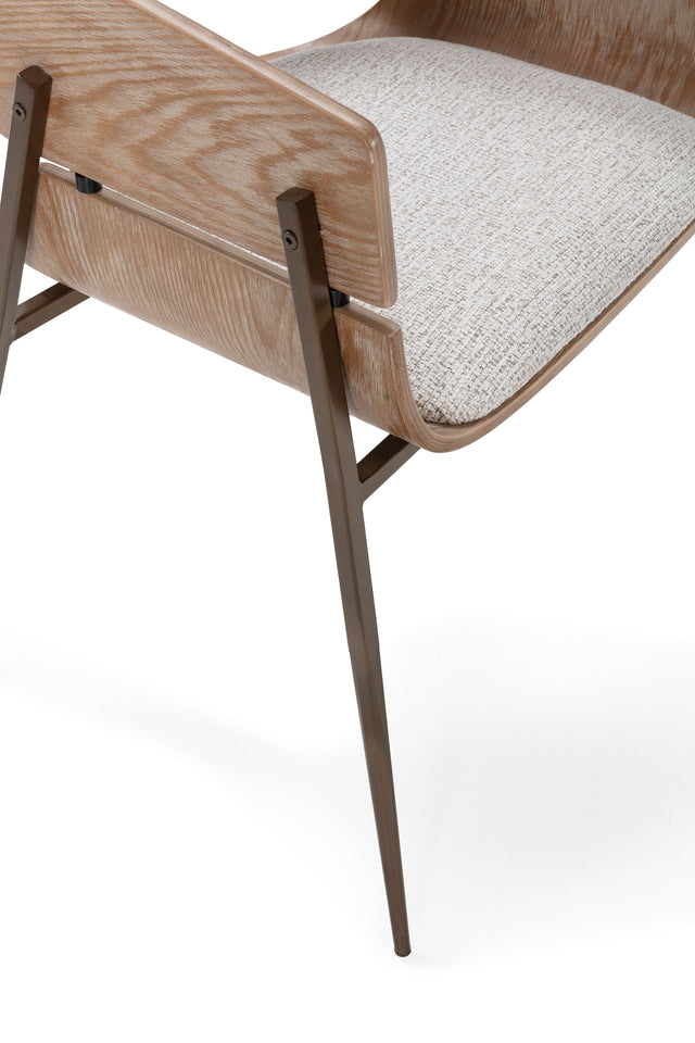 Silla de comedor Naia Beige y roble lavado y patas metálicas, vista lateral derecha desde otro ángulo