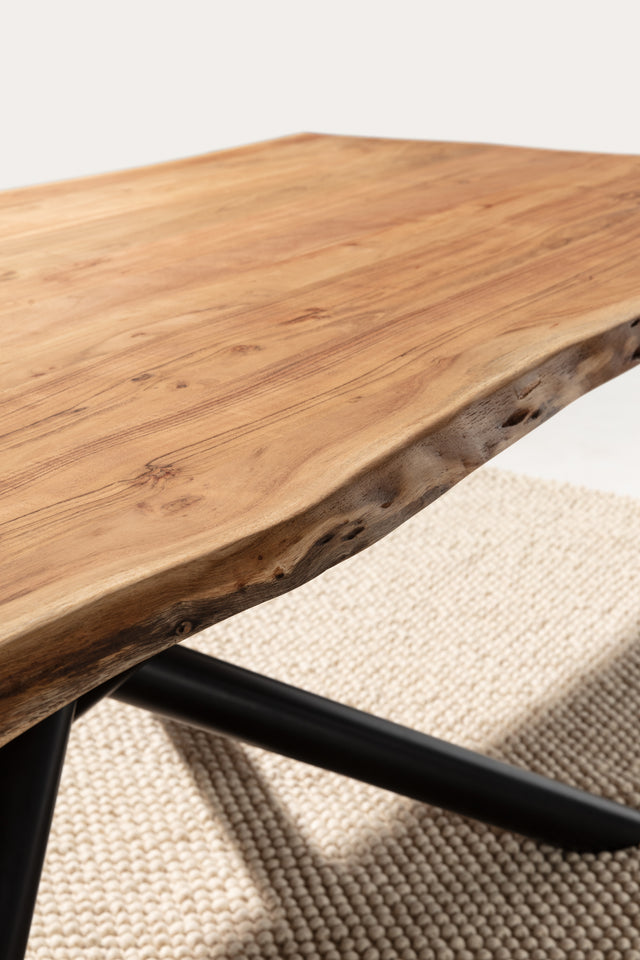 Mesa de comedor rectangular Anuri 220 cm Acacia patas metálicas, vista lateral derecha desde otro ángulo