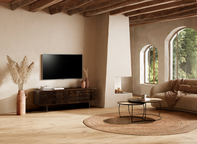 Mueble TV Kalai 145 cm Verde oliva patas metálicas, en ambiente de salón
