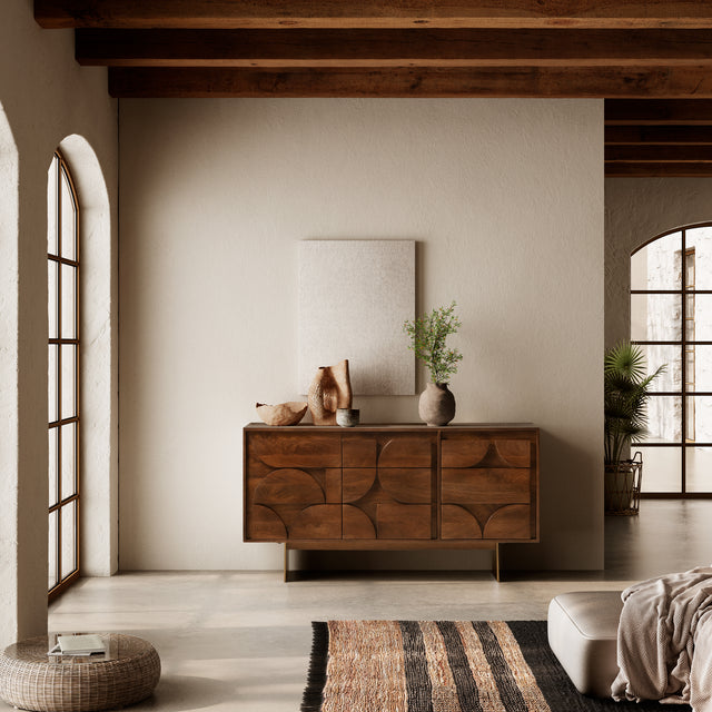 Aparador Trisha 145 cm Marron oscuro, en ambiente de salón