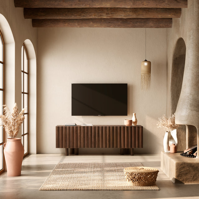 Mueble TV Tamira 160 cm Nogal, en ambiente de salón