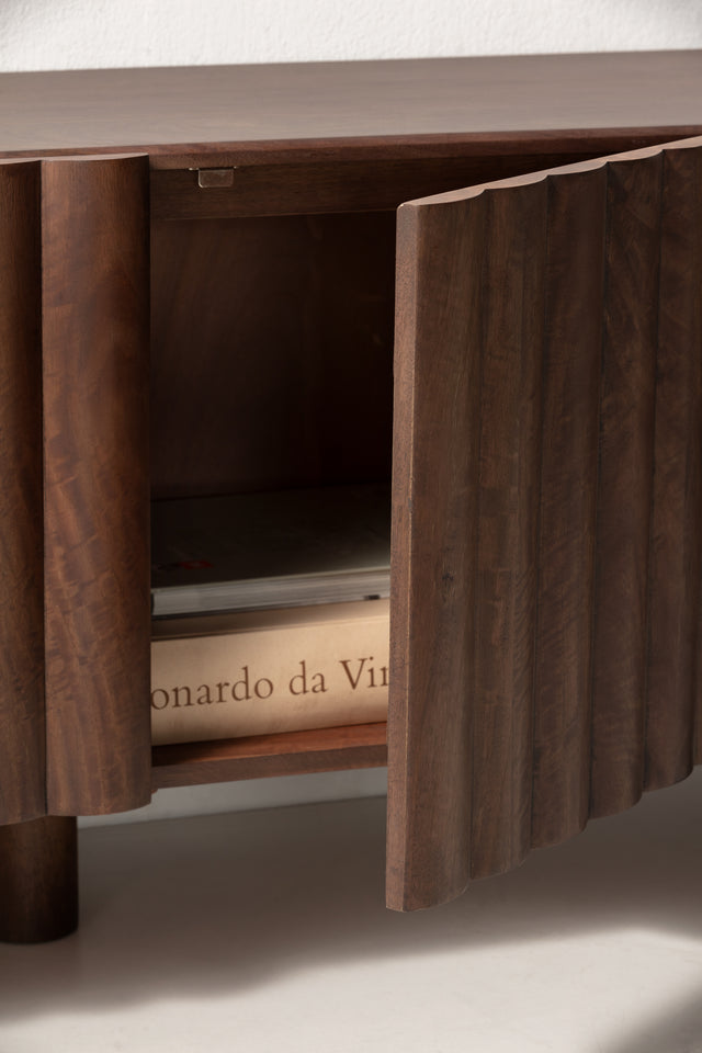 Mueble TV Tamira 160 cm Nogal, vista lateral derecha desde otro ángulo