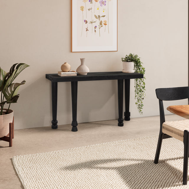 Consola Inaya 130 cm Negro, en ambiente de recibidor