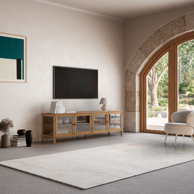 Mueble TV Ceci 160 cm Roble puertas de cristal, en ambiente de salón