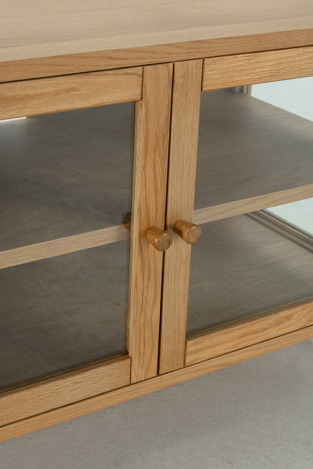 Mueble TV Ceci 160 cm Roble puertas de cristal, vista lateral derecha desde otro ángulo