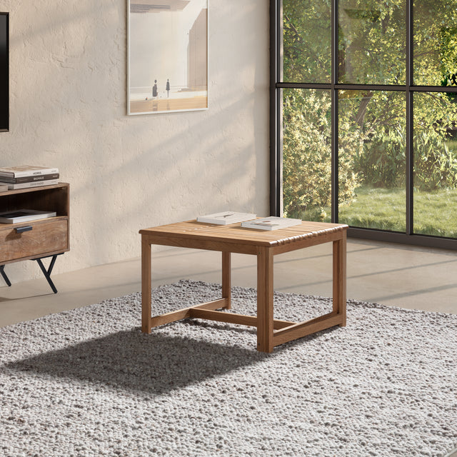 Mesa de centro extensible Unai 70–110 cm Roble, en ambiente de salón desde otro ángulo