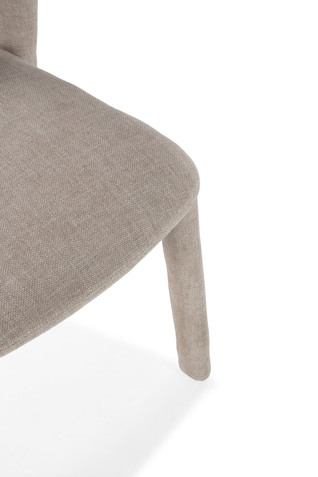 Silla de comedor Lilia Beige, vista lateral derecha desde otro ángulo