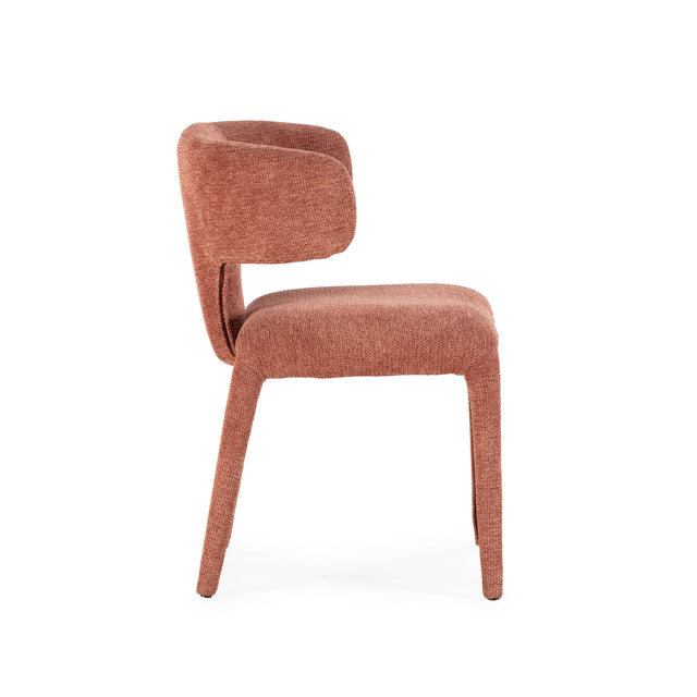 Silla de comedor Maca Terracota y patas tapizadas, vista lateral izquierda desde otro ángulo
