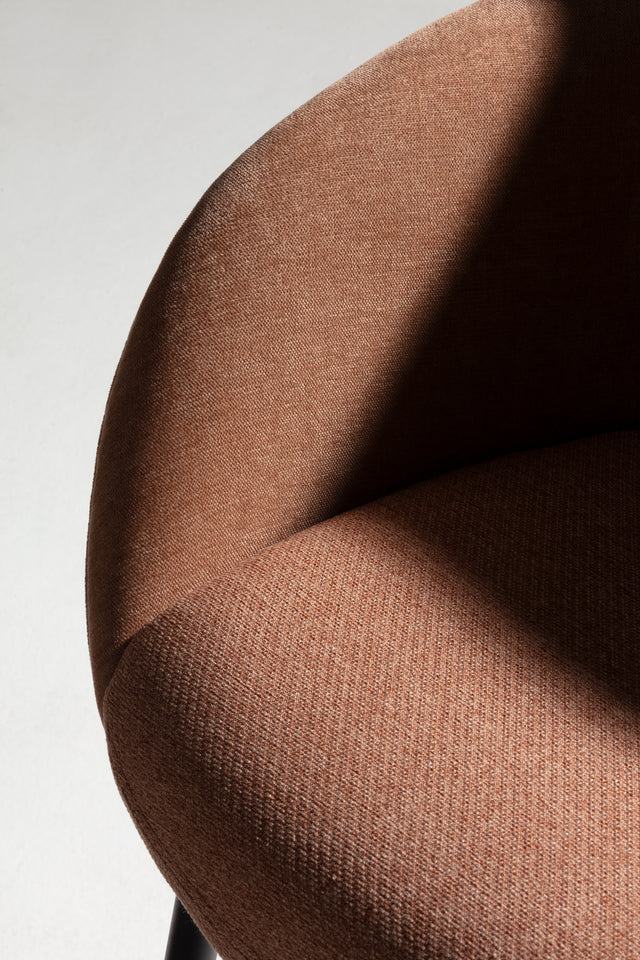 Sillón Nure Coral, vista lateral derecha desde otro ángulo