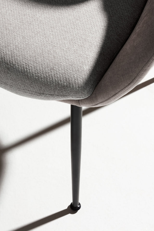 Sillón Nure Gris, vista lateral derecha desde otro ángulo
