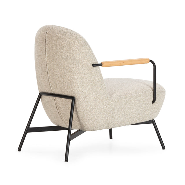 Sillón Regi Beige y patas negras, detalle del diseño