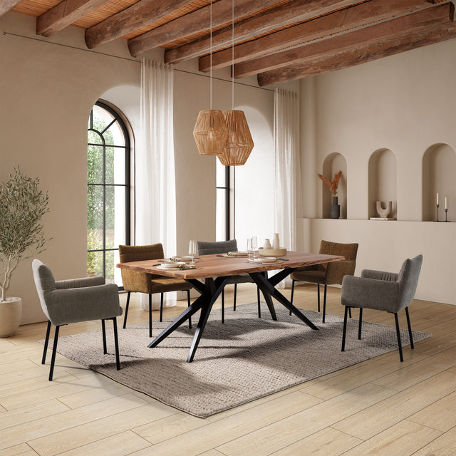 Sillón Naomi Teja, en ambiente de salón desde otro ángulo