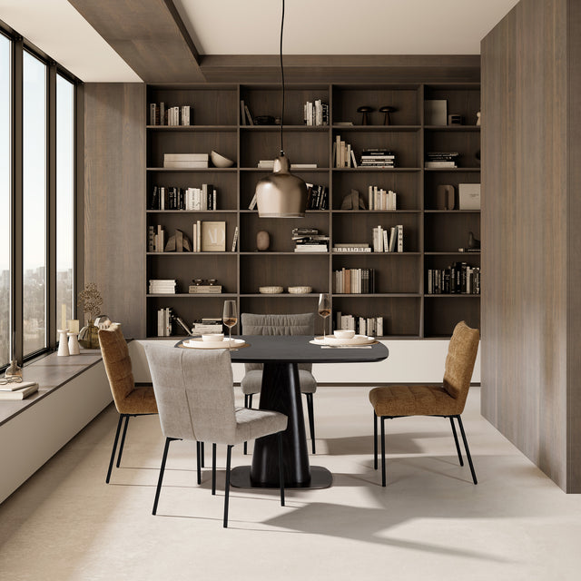 Silla de comedor Naomi Beige, en ambiente de comedor desde otro ángulo