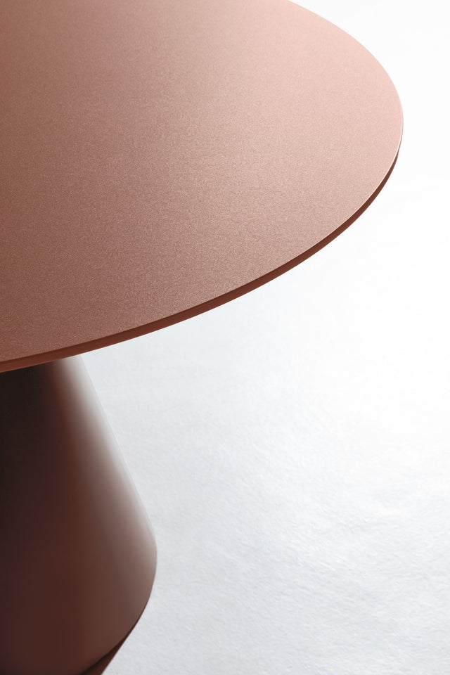 Mesa de comedor redonda Vida 120 cm Terracota pie terracota, vista lateral derecha desde otro ángulo