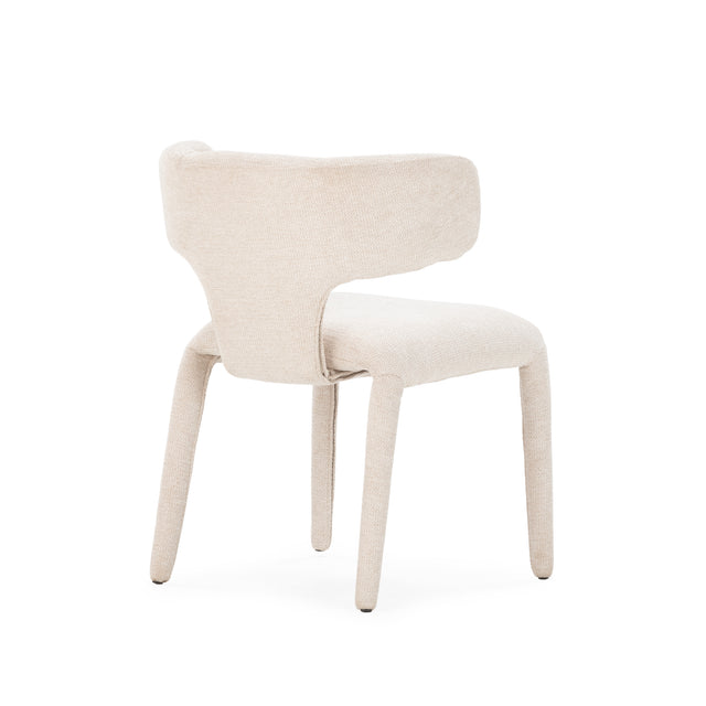 Silla de comedor Maca Beige patas tapizadas, detalle del diseño desde otro ángulo